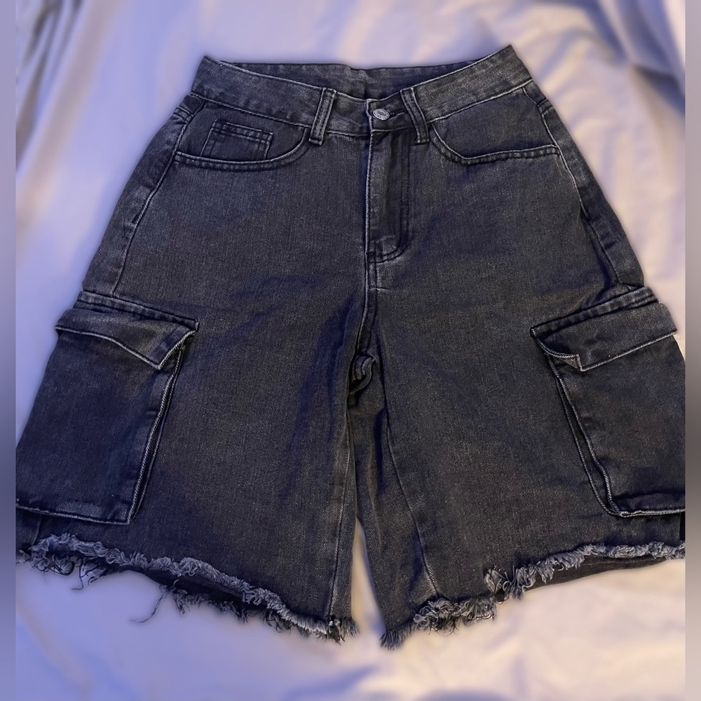 SHEIN ICON Frayed Edge Washed Denim Shorts